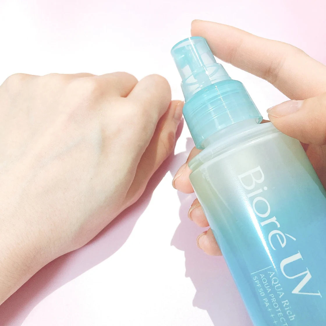 UV AQUA RICH INVISIBLE FACE MIST SPF 50