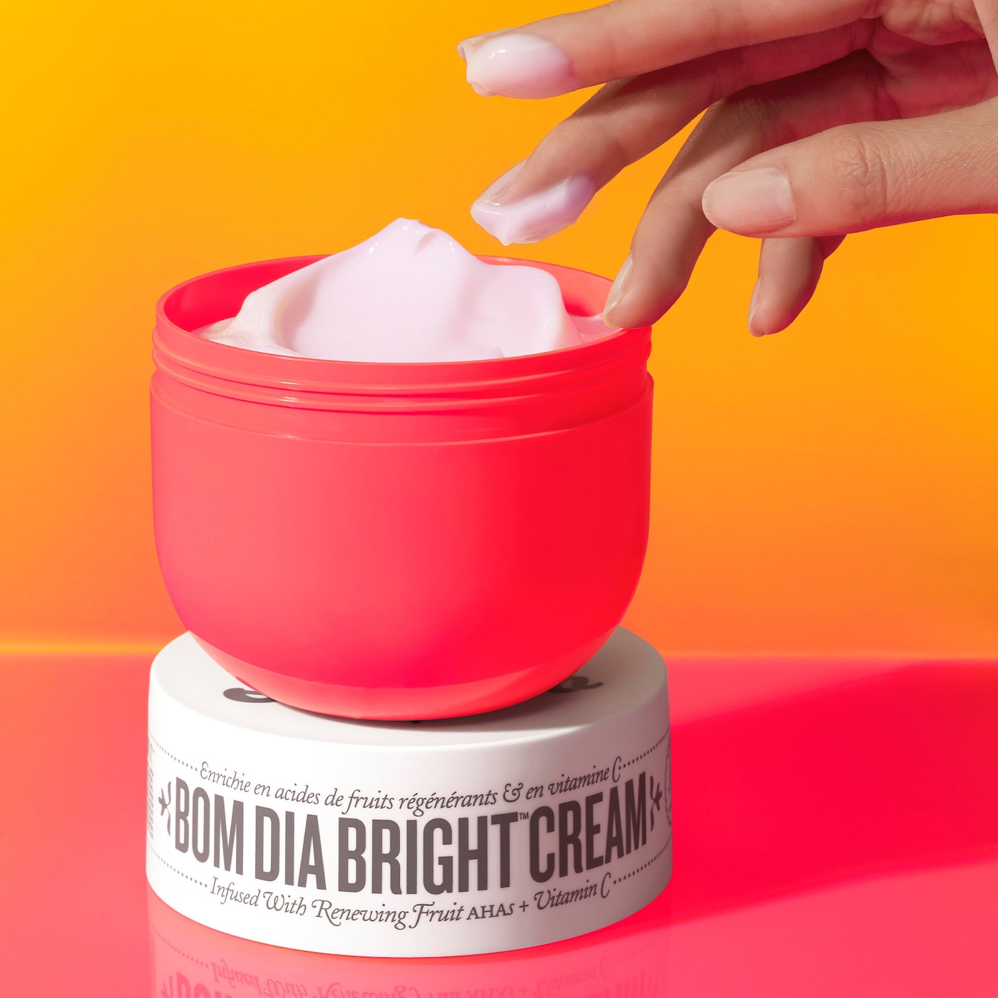 Bom Dia Bright™ Visibly Brightening and Smoothing Body Cream with Vitamin C